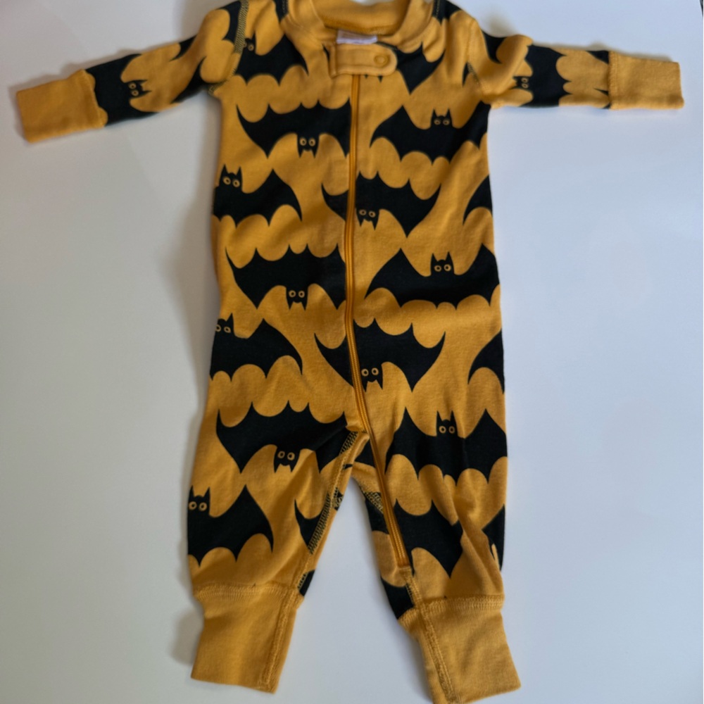 Hanna Andersson Sleeper Pajama Orange/Yellow Bats Bat Halloween Baby 0-3 Months